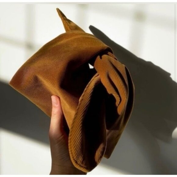 Merit Beauty Corduroy makeup bag - Picture 13 of 14